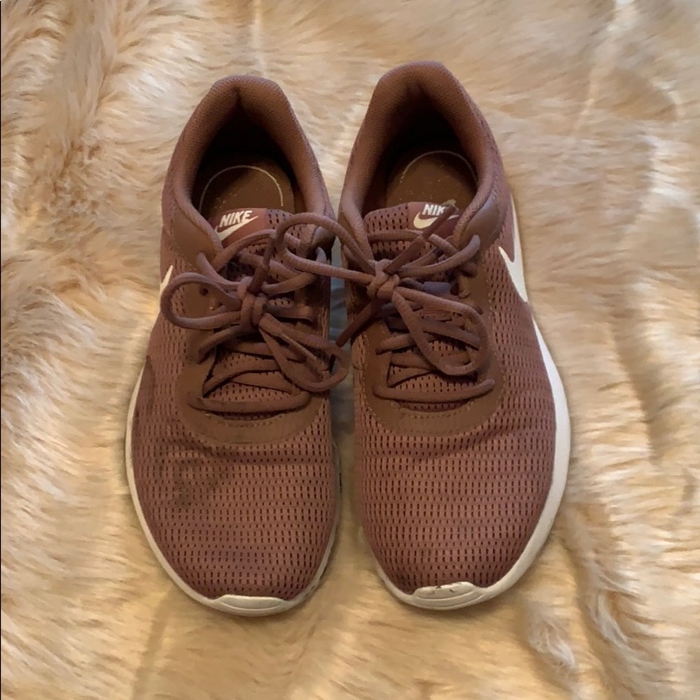 Nike tennis shoes
